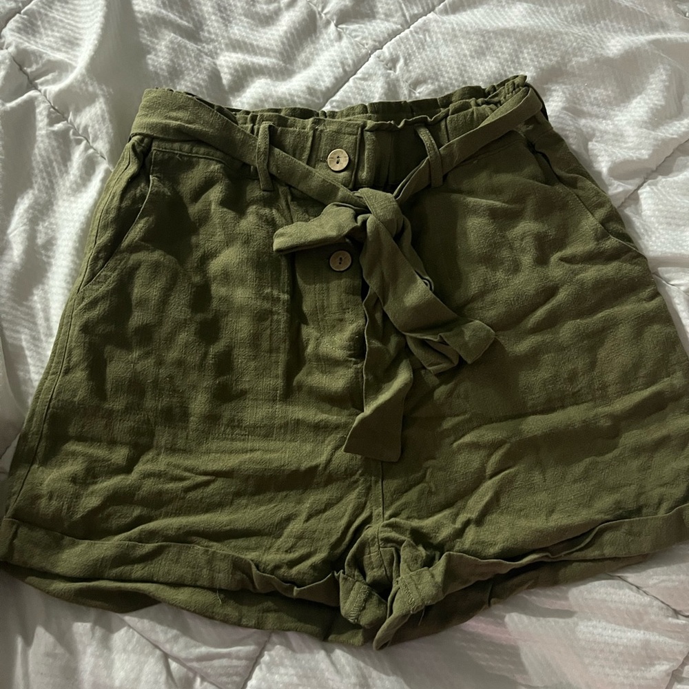 Woman’s medium green shorts